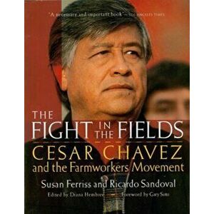 The Fight in the Fields: Cesar Chavez and the Farmworkers Movement, Paperback - Susan Ferriss imagine