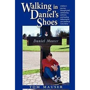 Walking in Daniel's Shoes, Paperback - Tom Mauser imagine