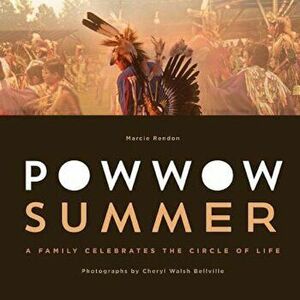 Powwow Summer: A Family Celebrates the Circle of Life, Paperback - Marcie R. Rendon imagine