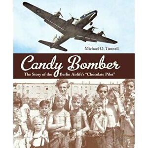Candy Bomber: The Story of the Berlin Airlift's 'Chocolate Pilot', Paperback - Michael O. Tunnell imagine