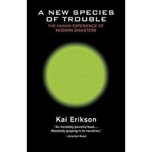 A New Species of Trouble: The Human Experience of Modern Disasters, Paperback - Kai Erikson imagine
