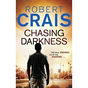 Chasing Darkness, Paperback - Robert Crais imagine