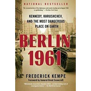 Berlin 1961: Kennedy, Khrushchev, and the Most Dangerous Place on Earth, Paperback - Frederick Kempe imagine