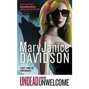 Undead and Unwelcome: A Queen Betsy Novel - Maryjanice Davidson imagine