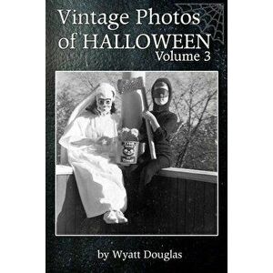 Vintage Halloween Photos Volume 3, Paperback - Wyatt Douglas imagine