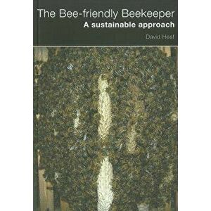 The Bee-Friendly Beekeeper, Paperback - David Heaf imagine