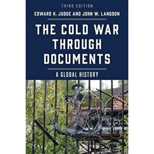 The Cold War Through Documents, Paperback - Edward H. Judge imagine