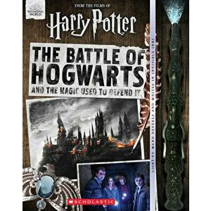 The Battle of Hogwarts and the Magic Used to Defend It [With Light-Up Wand], Hardcover - Daphne Pendergrass imagine