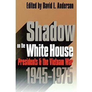 Shadow on the White House: Presidents and the Vietnam War, Paperback - David L. Anderson imagine