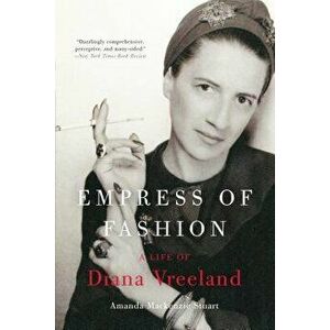 Empress of Fashion: A Life of Diana Vreeland, Paperback - Amanda MacKenzie Stuart imagine