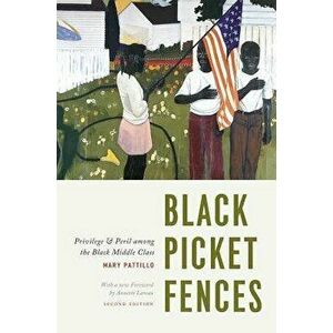 Black Picket Fences: Privilege and Peril Among the Black Middle Class, Paperback - Mary Pattillo imagine