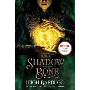 Shadow and Bone, Paperback - Leigh Bardugo imagine