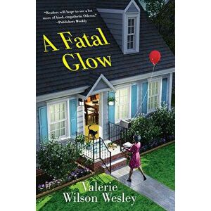 A Fatal Glow, Paperback - Valerie Wilson Wesley imagine