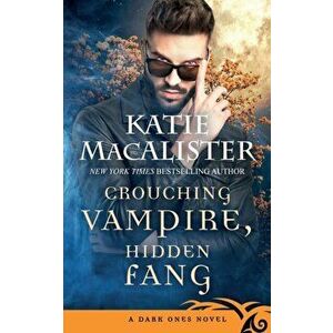 Crouching Vampire, Hidden Fang, Paperback - Katie MacAlister imagine