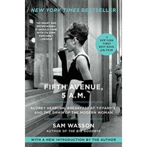 Fifth Avenue, 5 A.M.: Audrey Hepburn, Breakfast at Tiffany's, and the Dawn of the Modern Woman, Paperback - Sam Wasson imagine