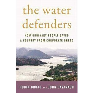 The Water Defenders. How Ordinary People Saved a Country from Corporate Greed, Paperback - John Cavanagh imagine