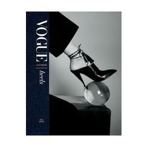 Vogue Essentials: Heels - Gail Rolfe imagine